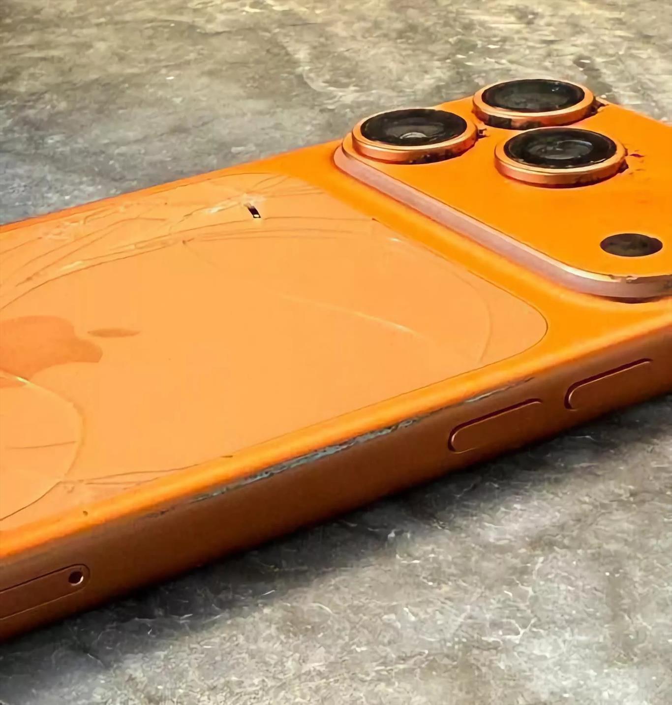 Apple iPhone 17 gặp lùm xùm “Scratchgate” ngay sau ngày ra mắt