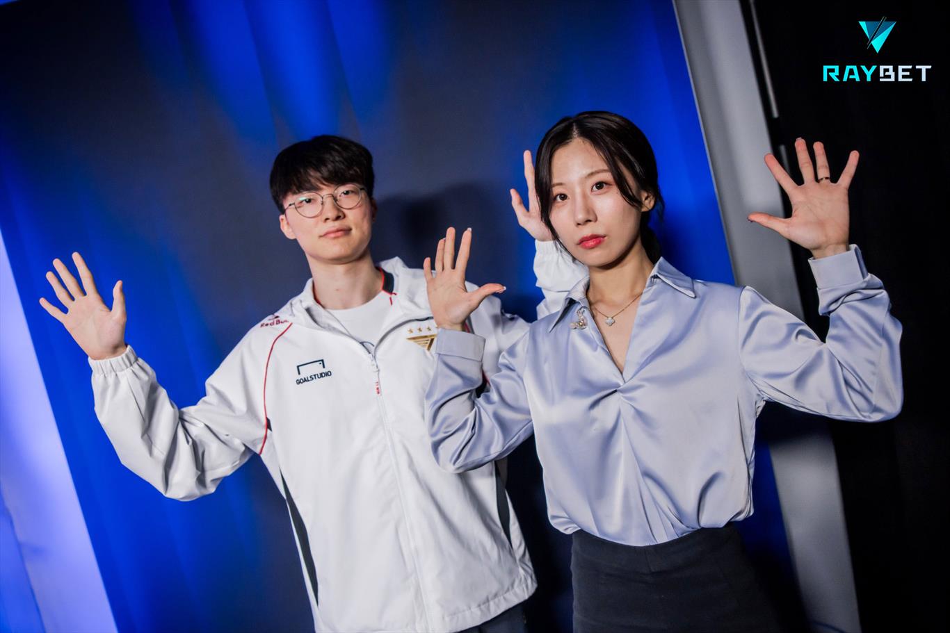 MC Park Jee-sun xúc động chia sẻ về tình yêu của người hâm mộ dành cho Faker tại CKTG 2024 MC Park Jee-sun xúc động chia sẻ về tình yêu của người hâm mộ dành cho Faker tại CKTG 2024