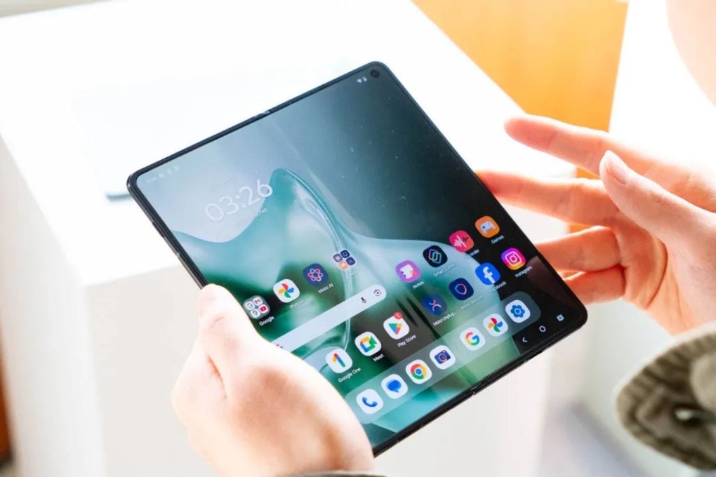 Motorola Razr Fold chính thức trình làng: Quái vật pin 6.000mAh, sẵn sàng nghênh chiến trước thềm iPhone gập