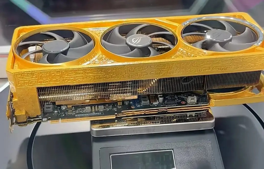 ASUS-Pamerkan-RTX-5090-Berlapis-5-Kg-Emas-3