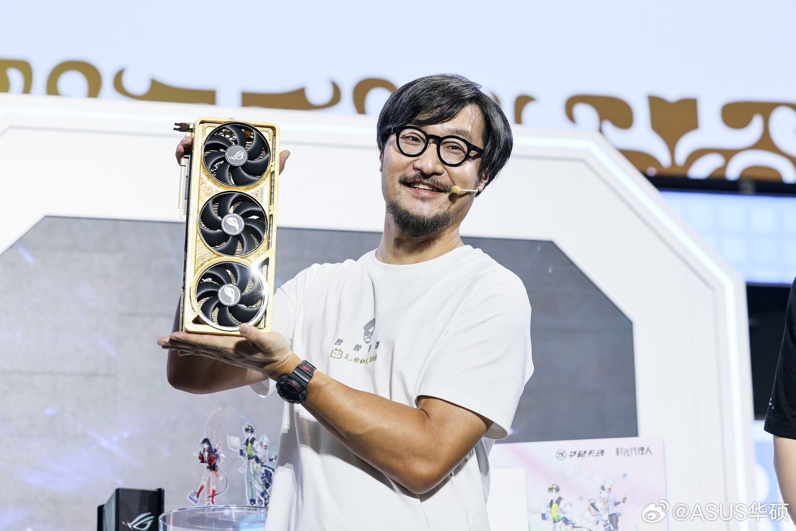 rog-astral-rtx-5090d-24k-gold-edition-bilibili-world-2025-presentation