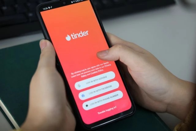 Dating_app_swindlers_break_walle