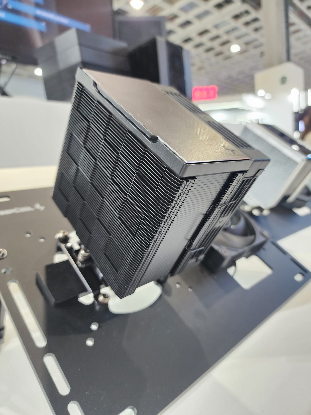 Deepcool-AK700-VC-1092x1456