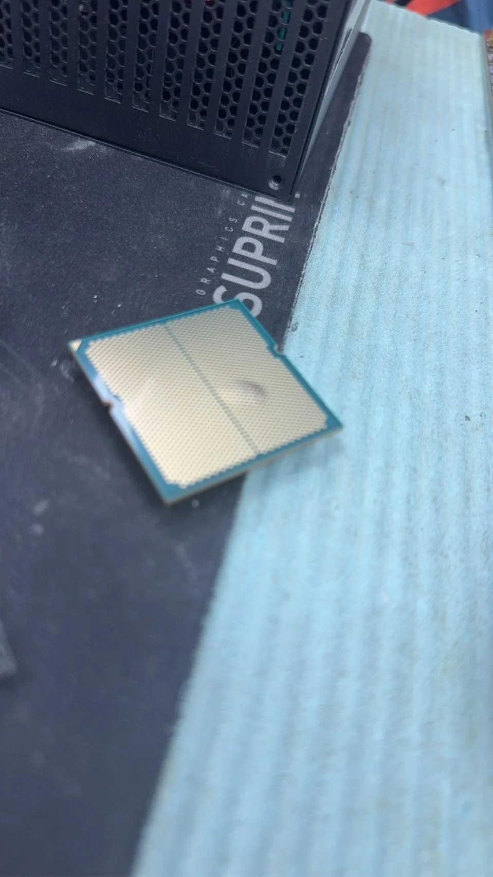 Ryzen-9-7950X3D-substrate