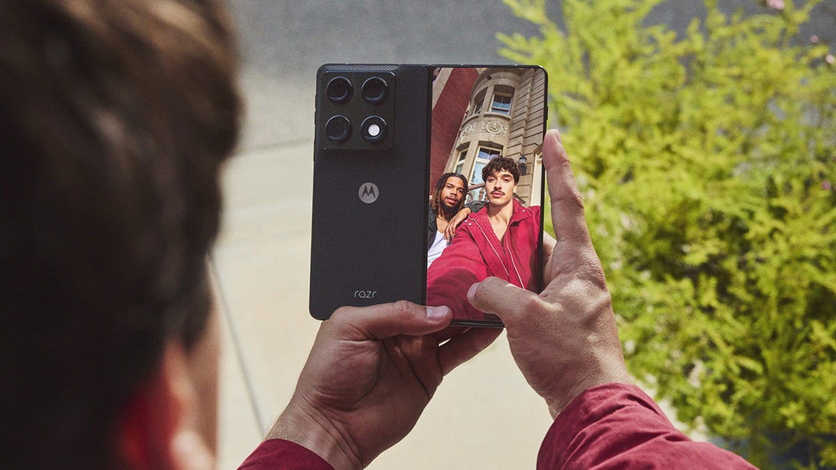 Motorola-Razr-Fold-ra-mat-1